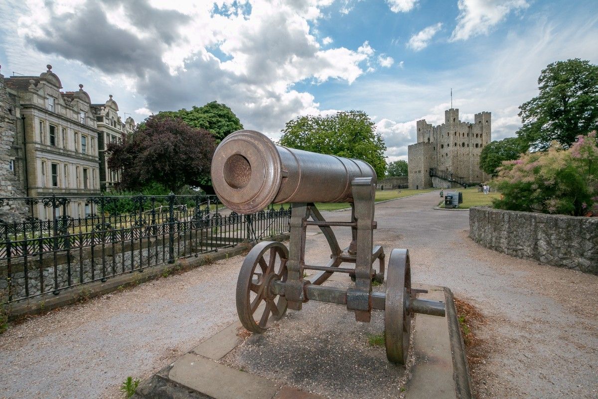A Crimean War cannon in front of Rochester Castle